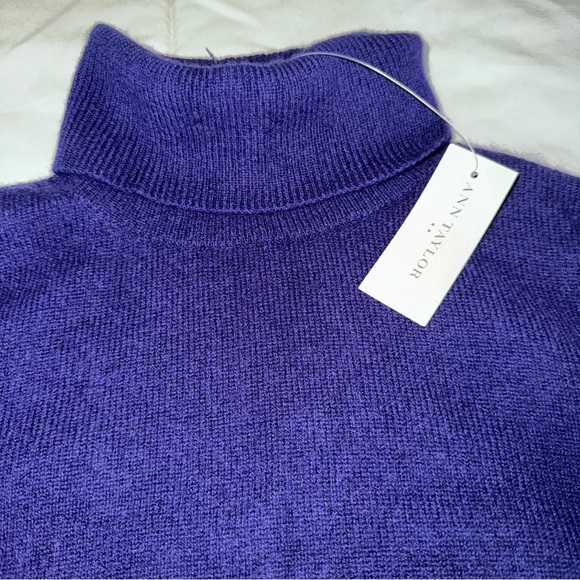 NWT Ann Taylor Cashmere turtleneck - Picture 2 of 6